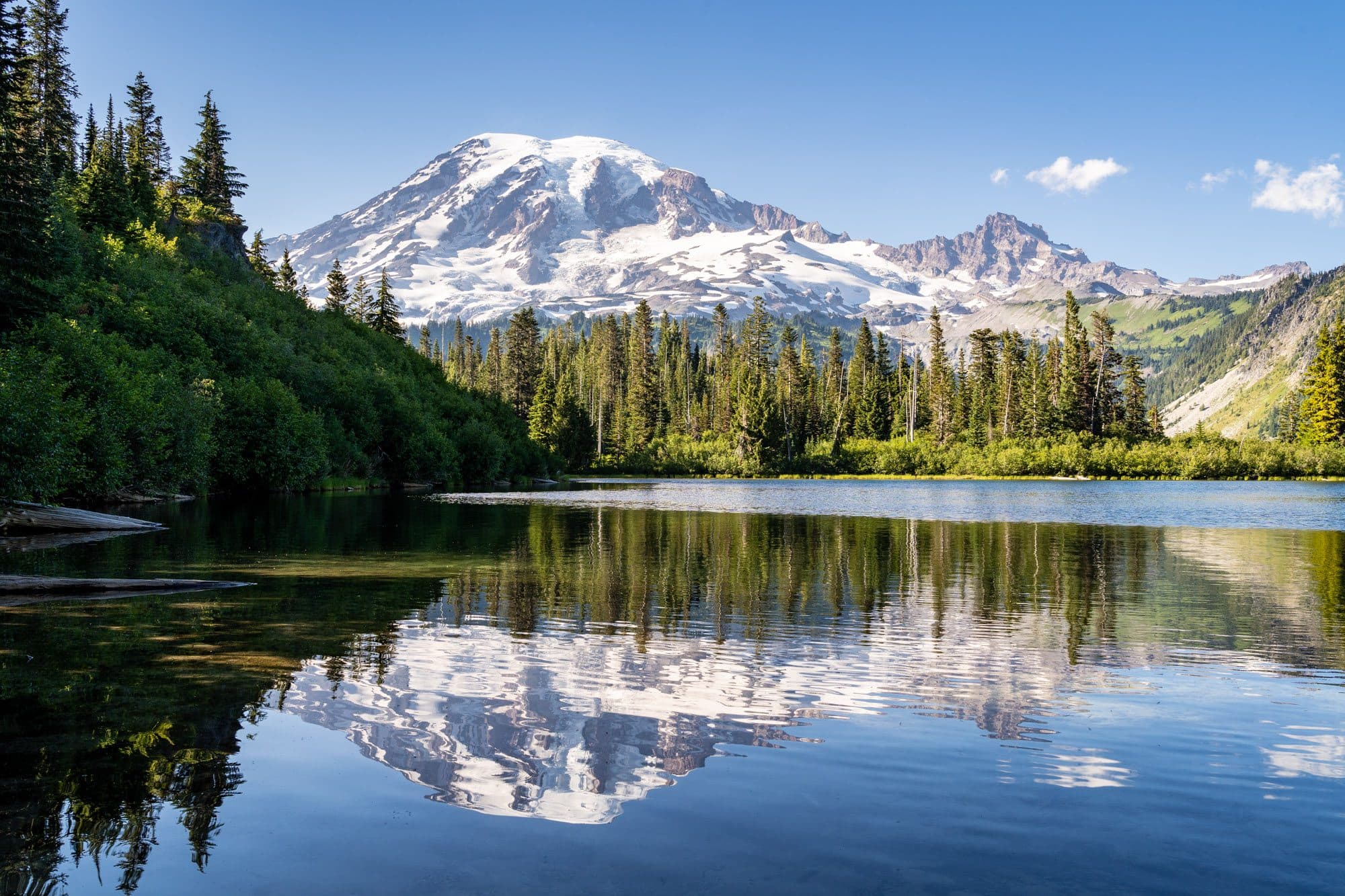 Mount Rainier background
